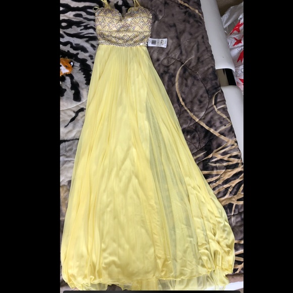 Never worn prom or homecoming dress! Size small. - Picture 2 of 2